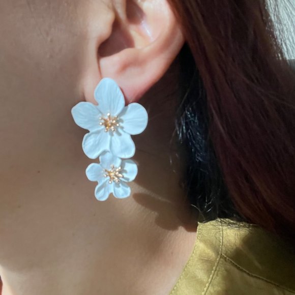 Boho Plumeria Flower Aloha Dangle Drop Statement Earrings White II - Picture 2 of 11